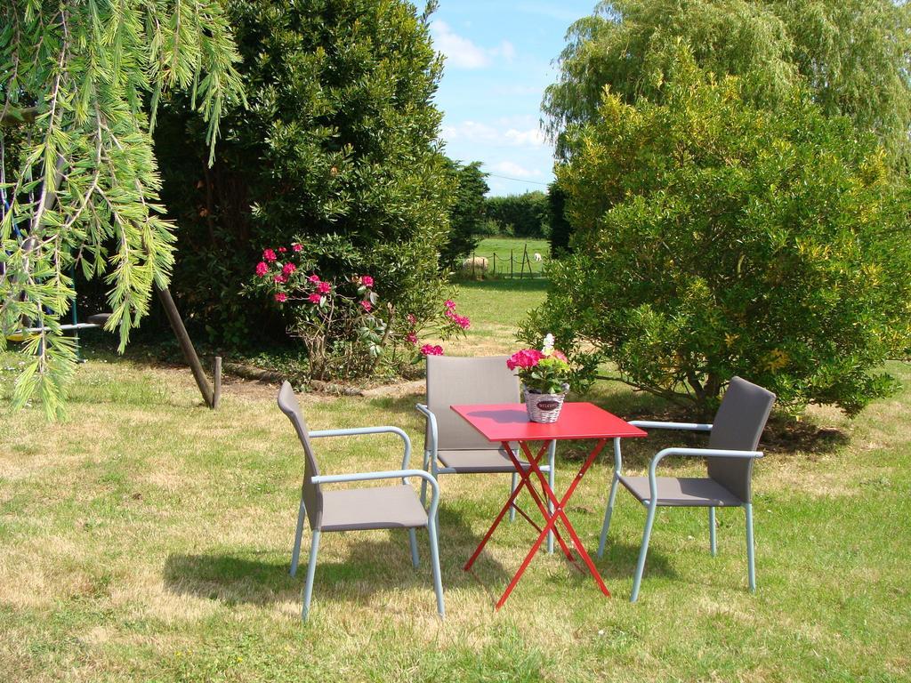 Bed and Breakfast Le Vieux Castel Goustranville Экстерьер фото
