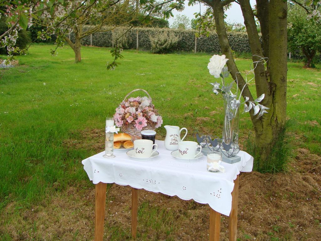 Bed and Breakfast Le Vieux Castel Goustranville Экстерьер фото